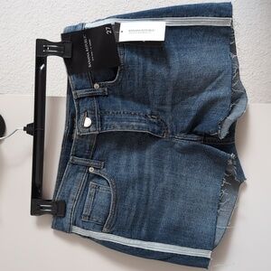 Banana Republic mid rise 3" short 27